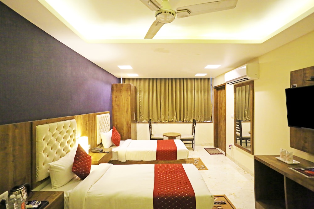 Classic Triple Room, City View - Photo 13