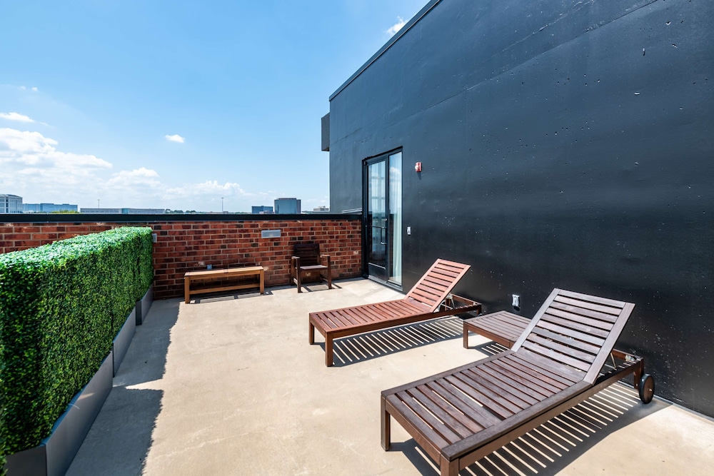 Suite, 1 King Bed, Balcony photo 1