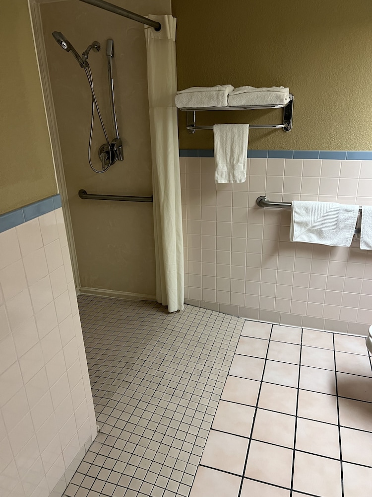Room, 1 Queen Bed, Accessible, Non Smoking - Photo 3