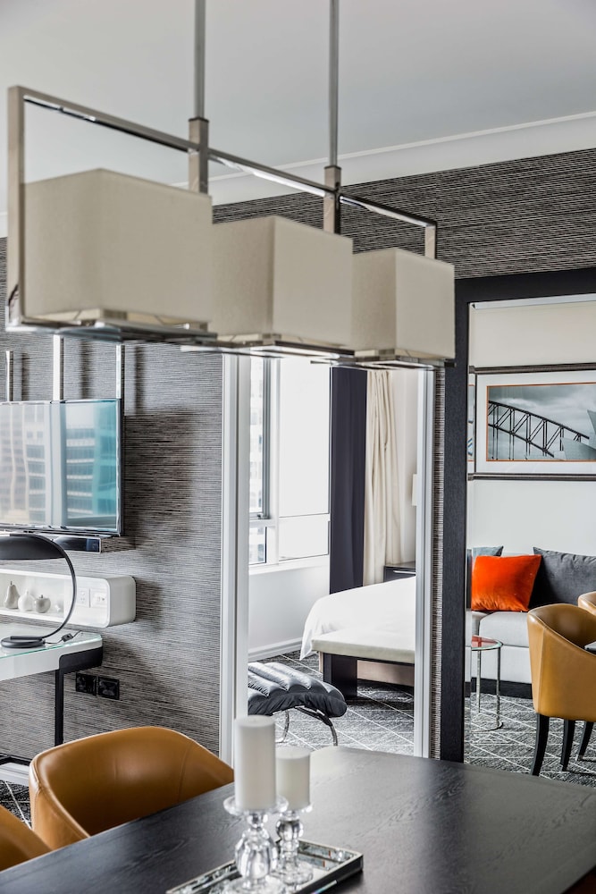 Executive Suite, 1 King Bed with Sofa bed, Club Lounge Access (Living Room) thumbnail 6