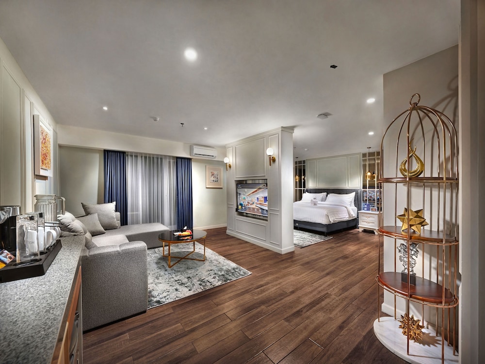 Suite (ASTON)