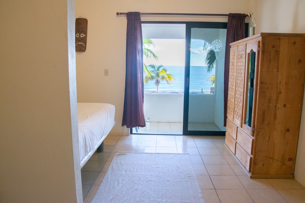 Deluxe Double Room, Balcony, Beach View photo 2