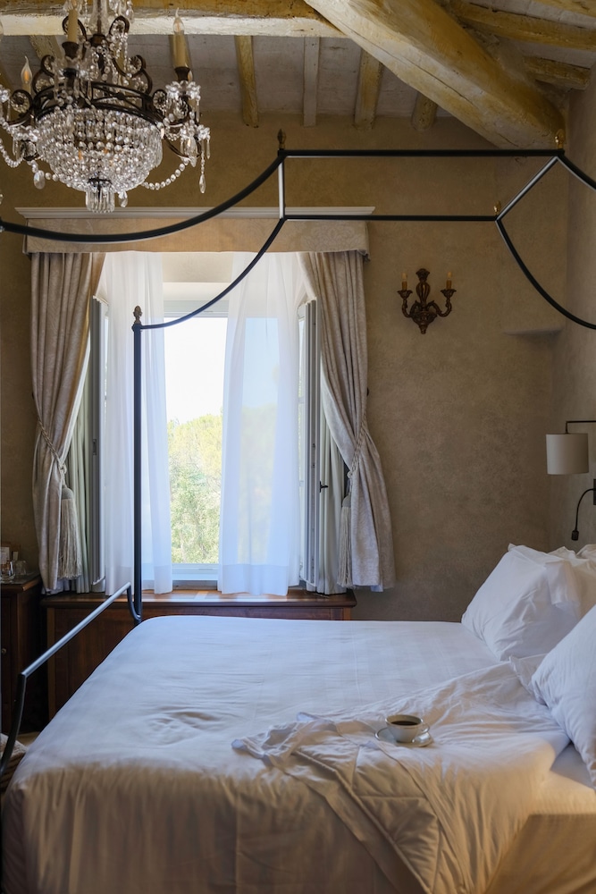 Premium Suite - Photo 14