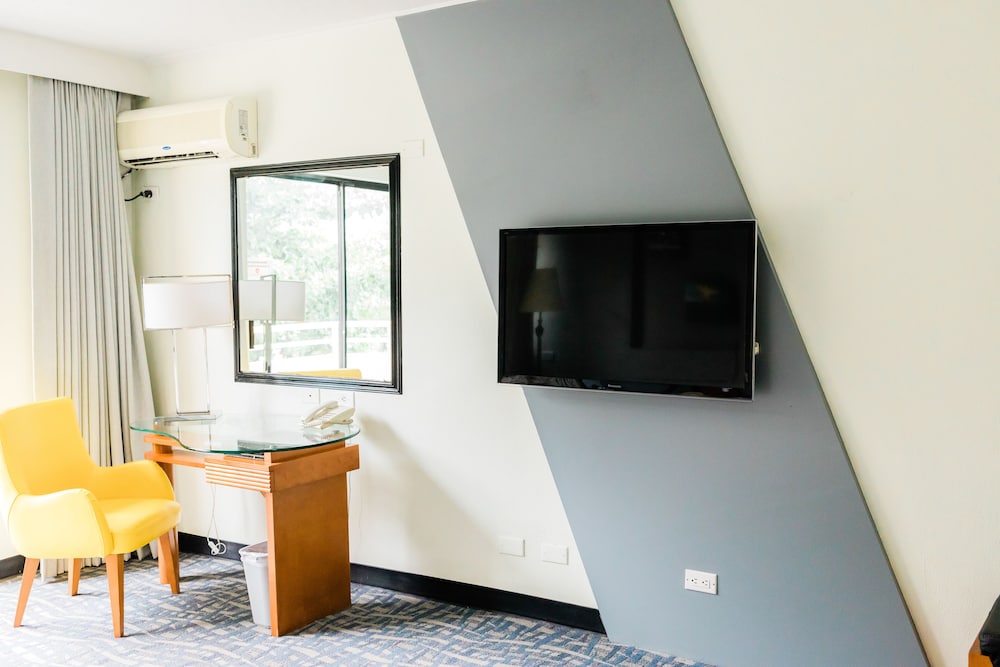 Standard Room, 1 King Bed photo 2