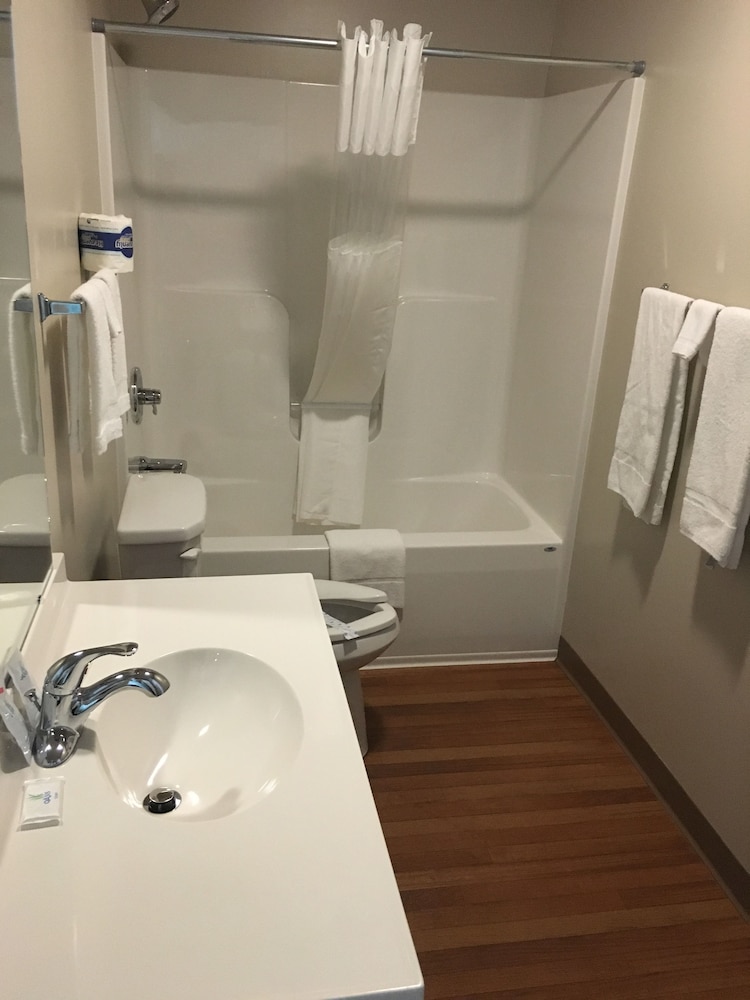 Standard Room, 1 Queen Bed, Refrigerator, Mountain View photo 2