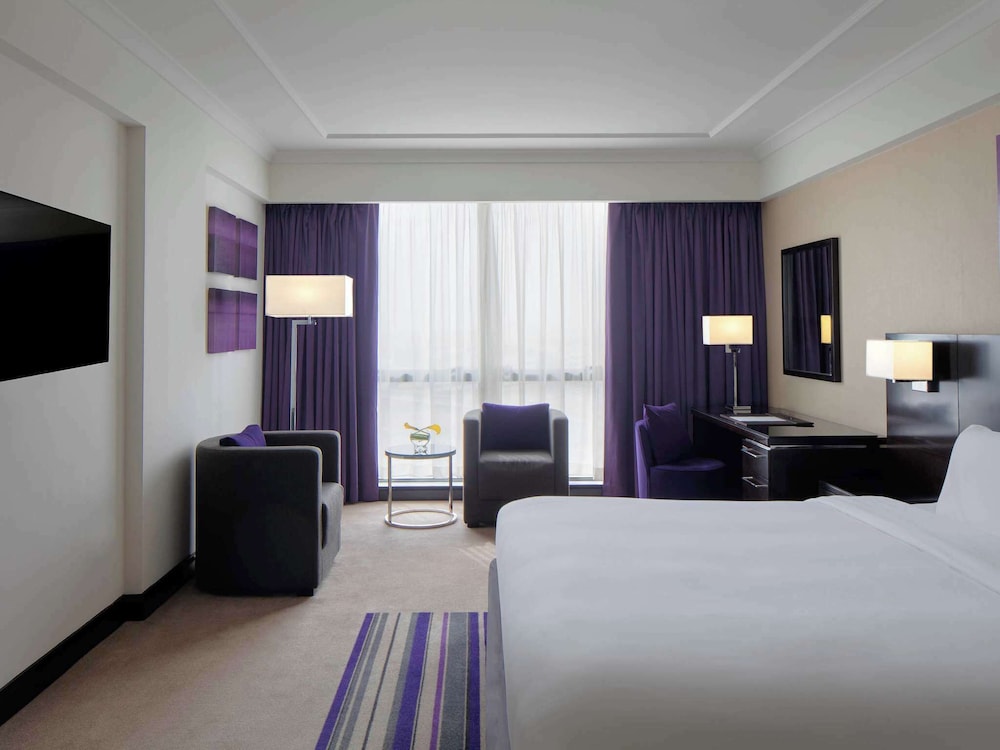 Executive Suite, 1 King Bed with Sofa bed