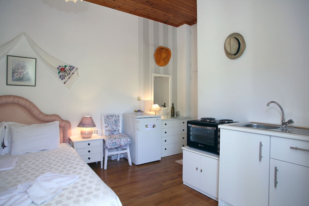 Basic Double Room photo 2