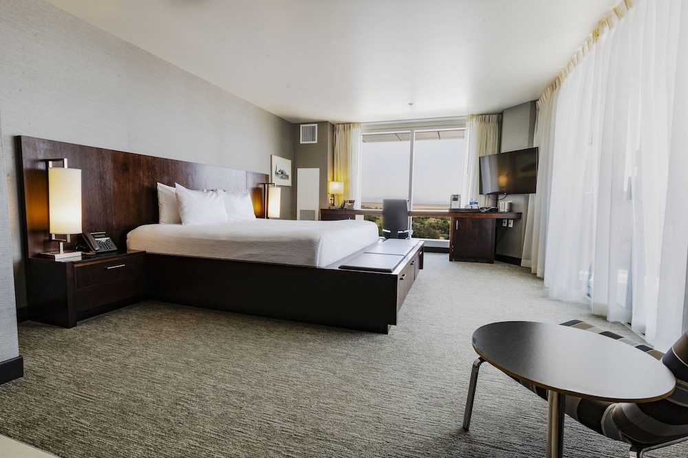 Executive Room, 1 King Bed - Photo 1
