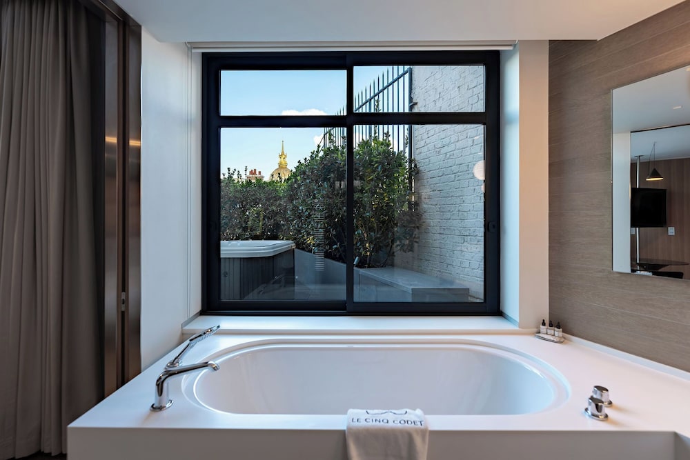 Suite, bain à remous (Codet)