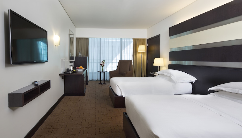 Deluxe Room At Concourse A Near Gate A1 Or A24 thumbnail 6