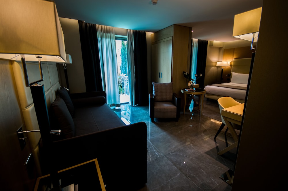 Suite (Forum) - Photo 2