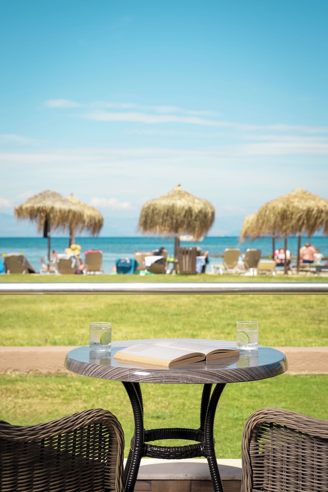 Bungalow, 1 Double Bed, Beachfront - Photo 2