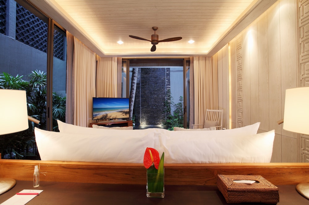5BR Beachfront Pool Villa photo 3
