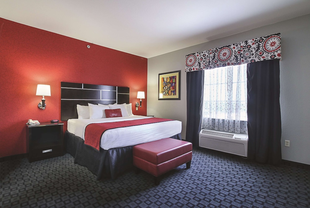 Room, 1 King Bed, Non Smoking - Photo 4