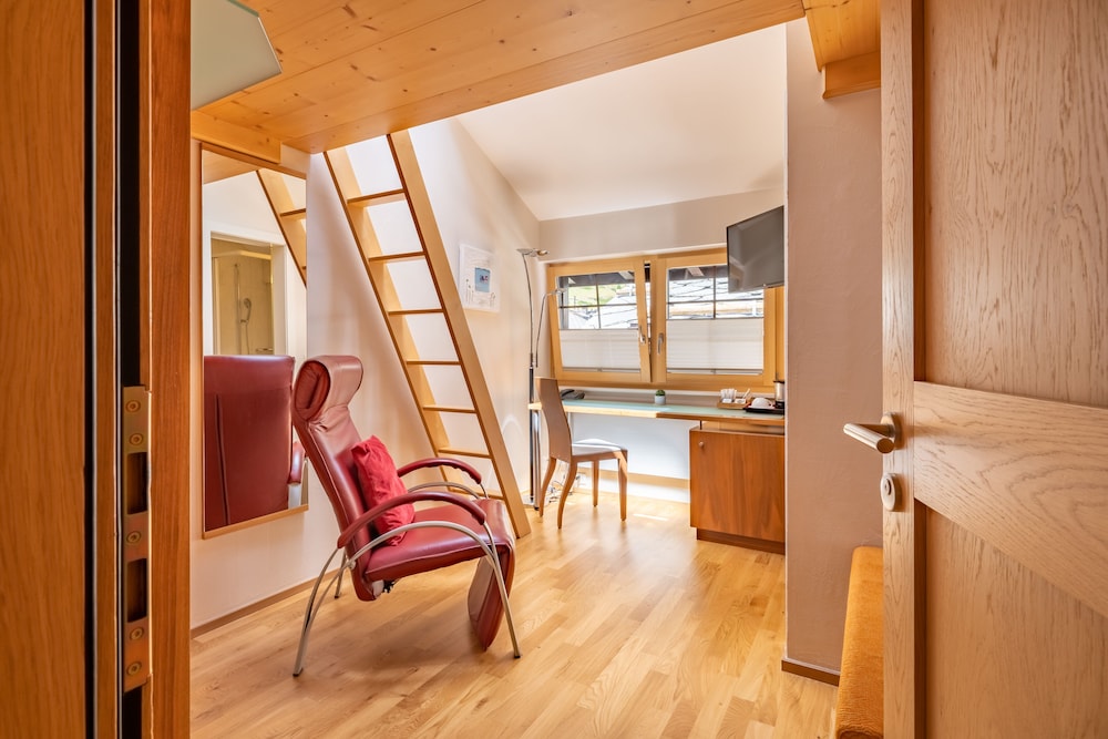 Gallery Single Room