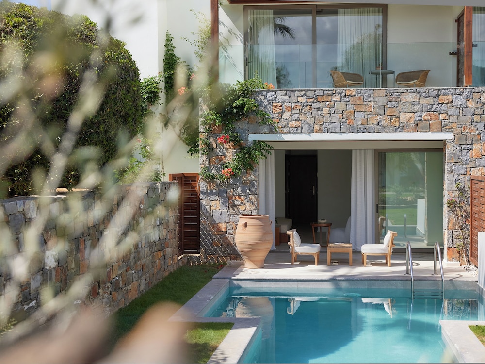 Swim up Superior with private Garden