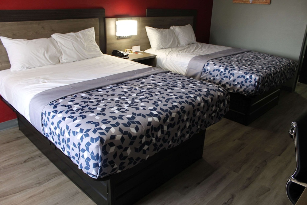 Standard Room, 2 Queen Beds, Non Smoking - Photo 13
