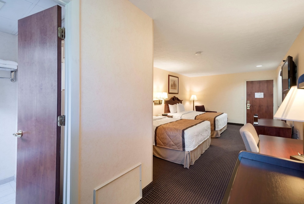 Standard Room, 2 Queen Beds, Non Smoking photo 3