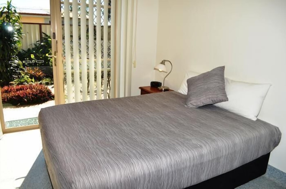 Standard Room, Non Smoking, Balcony (Standard Queen Room) photo 1