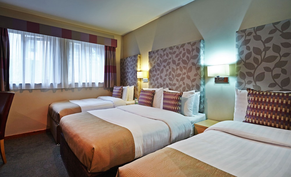 Signature Triple Room photo 3