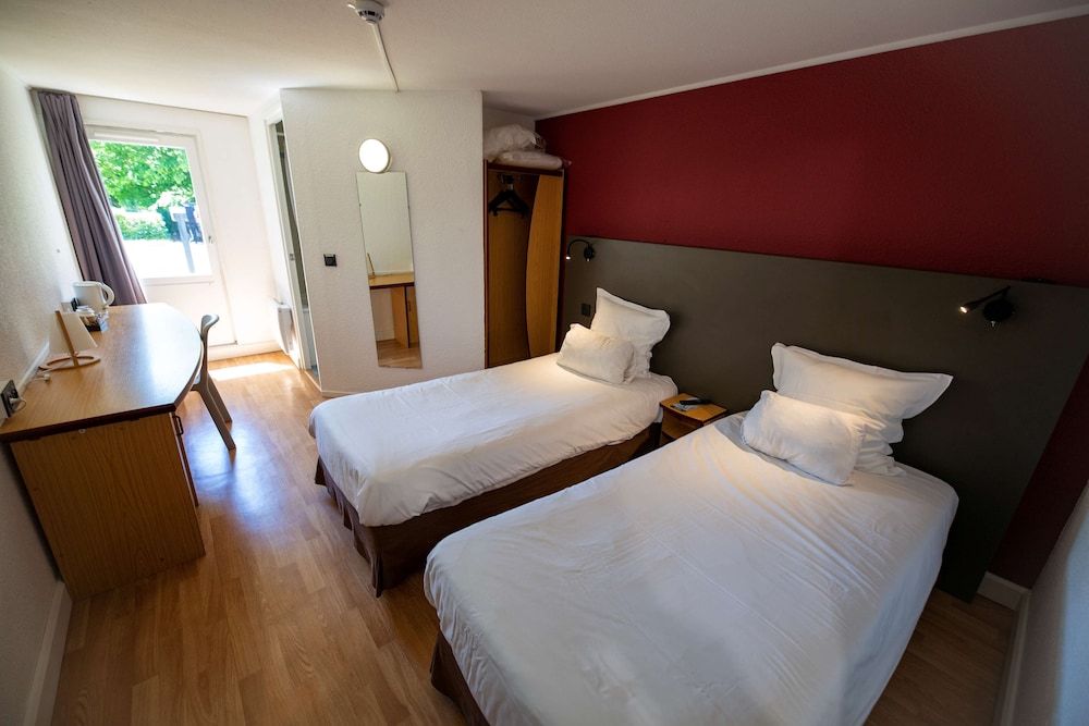 Standard Room, 2 Twin Beds - Photo 1