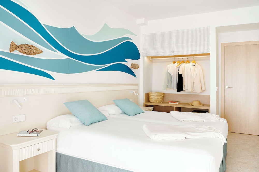 Family Suite, Pool View (Senior (4 adults & 1 Child))
