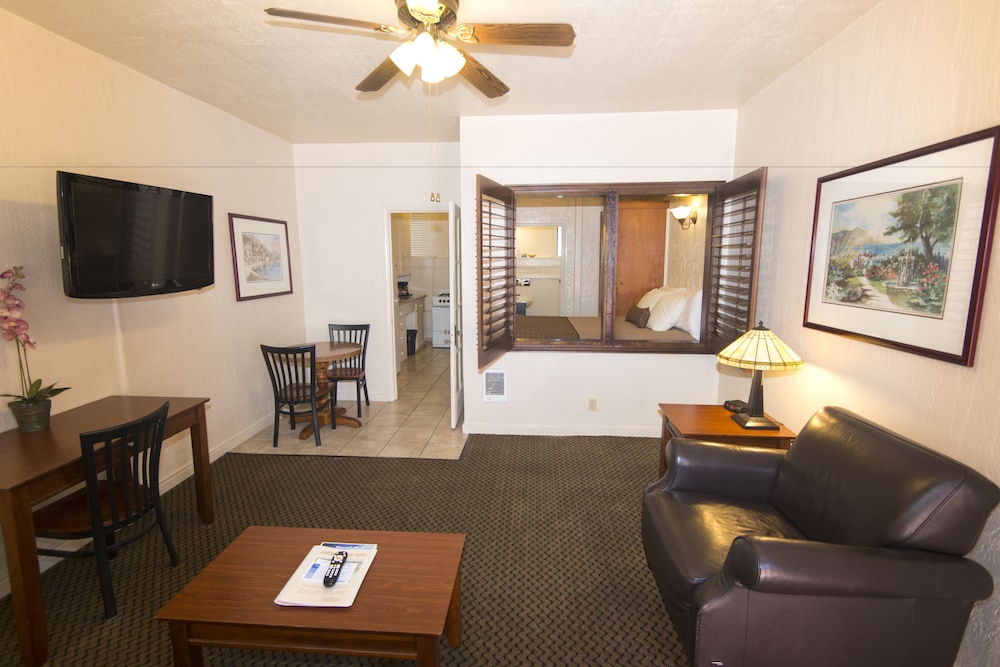 Standard Room 1 Queen Bed Kitchen # 136
