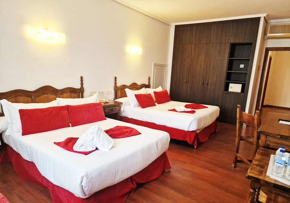 Classic Quadruple Room