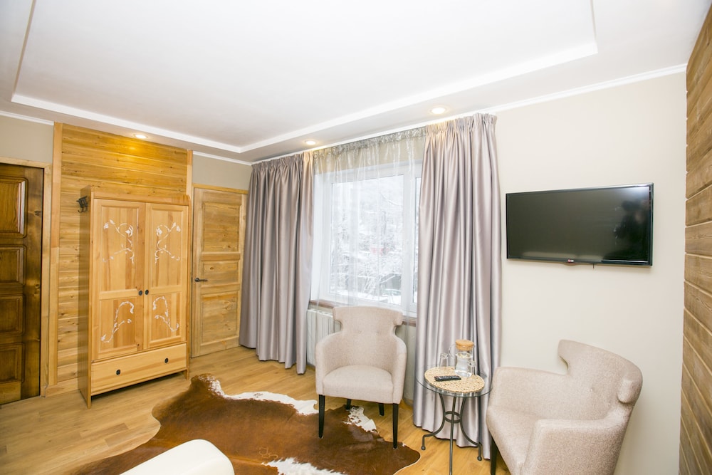 Family Room photo 1
