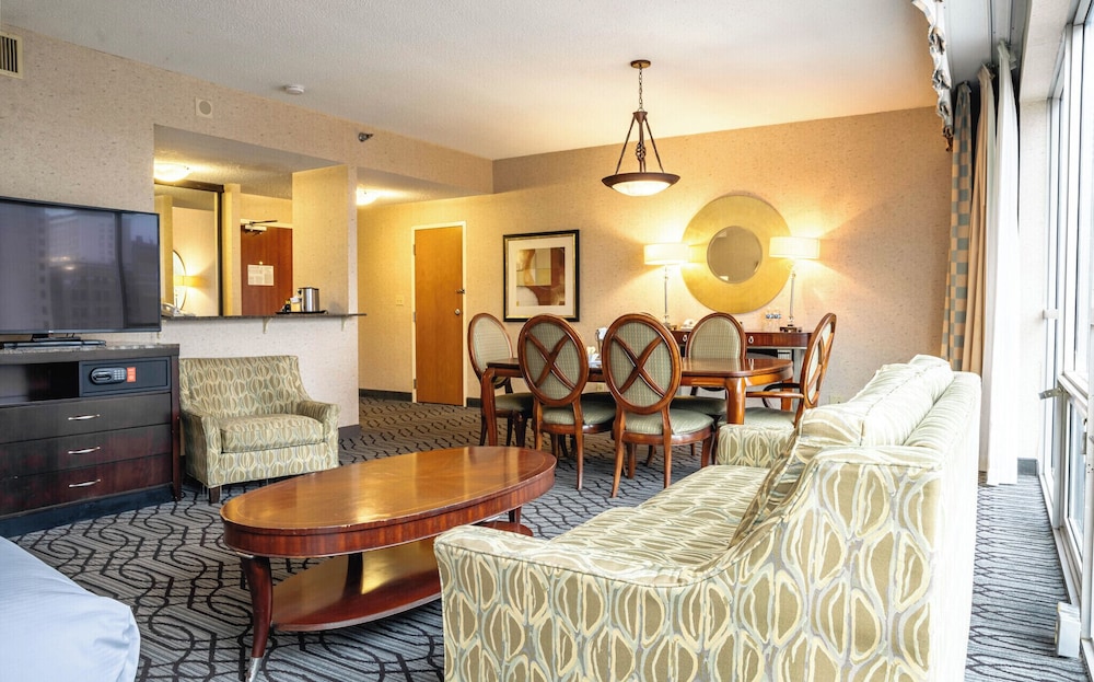 Suite, 1 King Bed (Congressional) - Photo 4