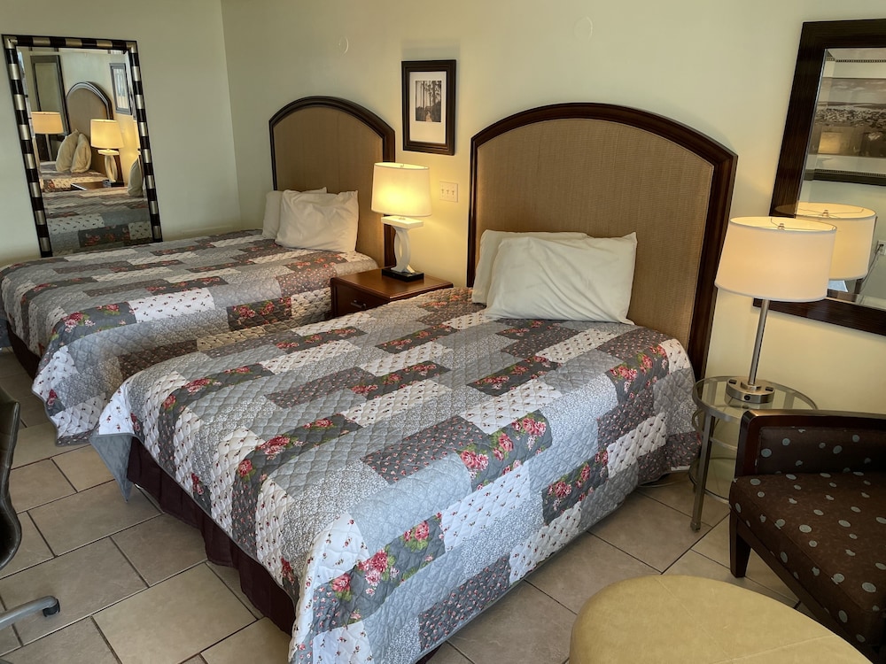 Standard Room, 2 Double Beds, Partial Ocean View photo 1