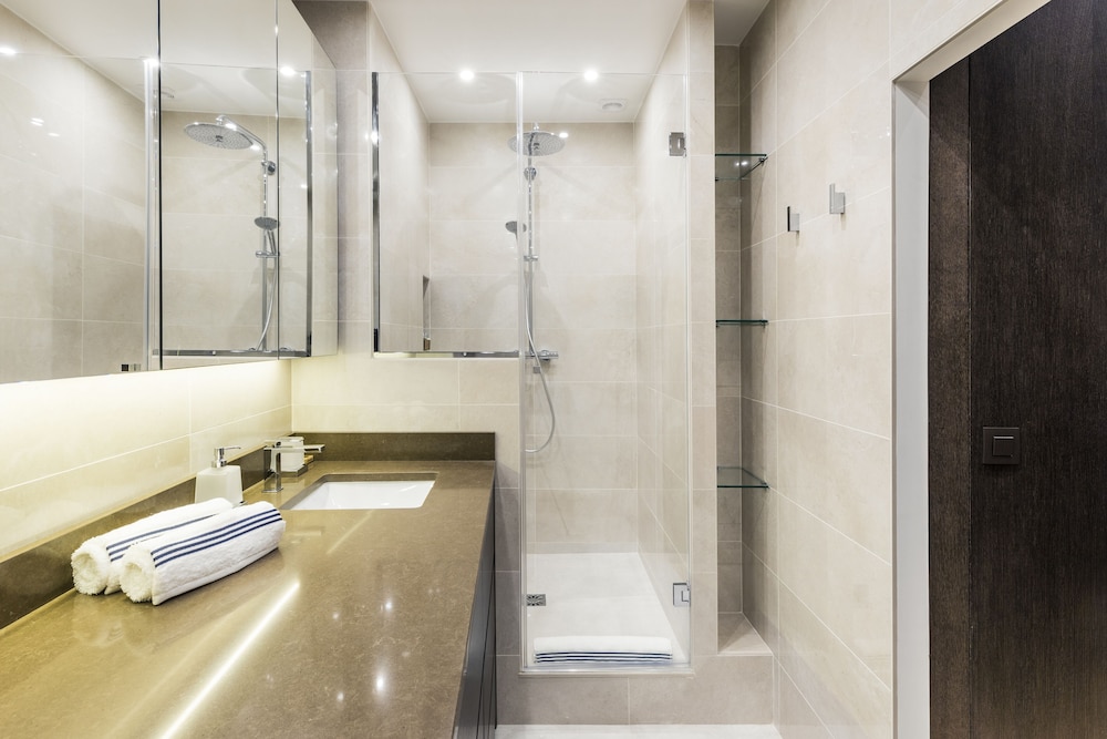 Luxury Apartment, Ensuite, Courtyard View photo 2
