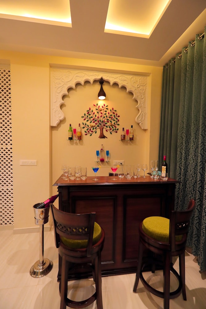 Honeymoon Suite - Photo 6