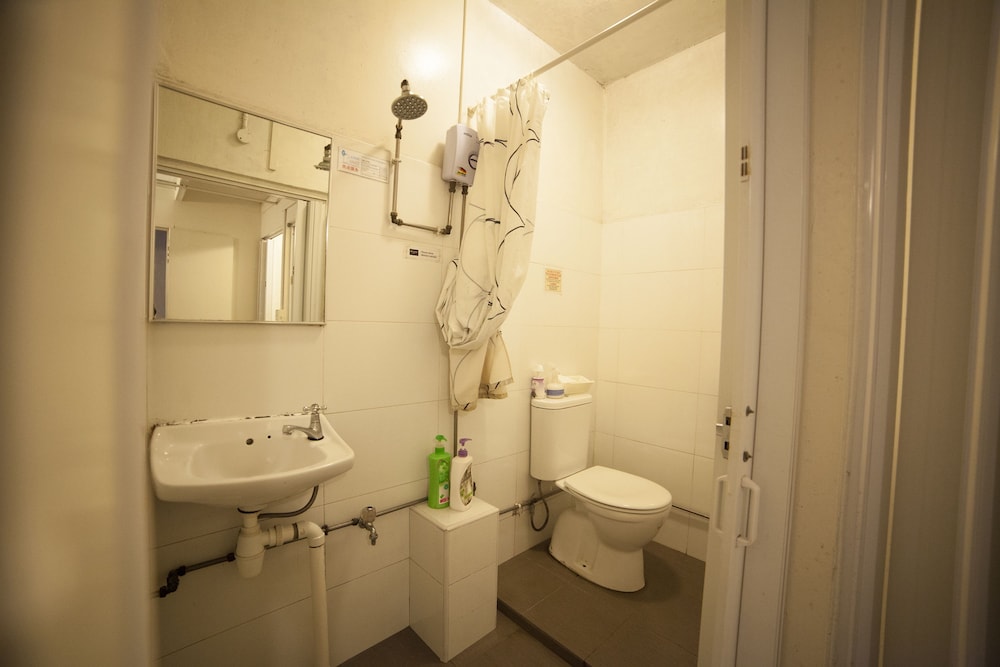 Single Room With Shared Bathroom & Shared Air-Conditioning photo 2
