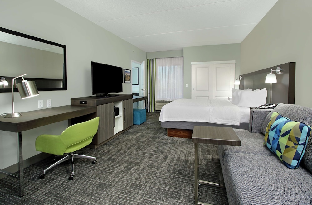 Suite, 1 King Bed, Non Smoking photo 2