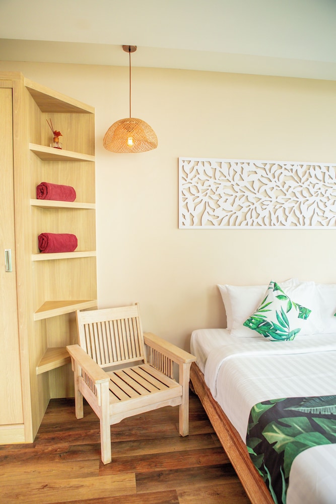Deluxe Beach Front Villa - Photo 2