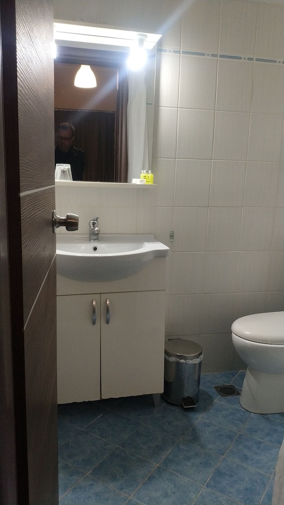Single Room - Photo 9