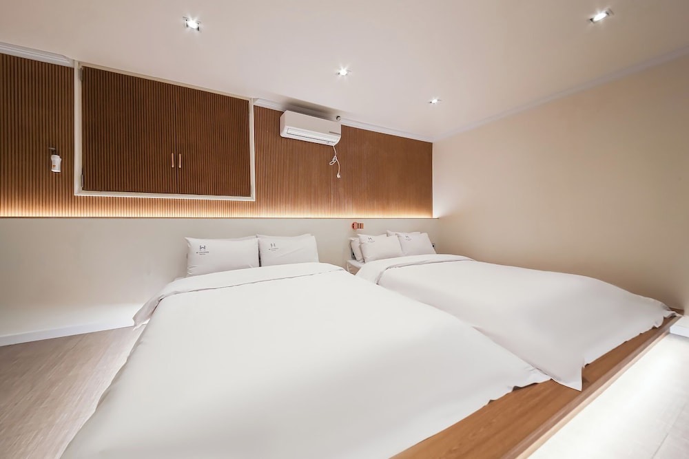 Family Twin Room, City View photo 1