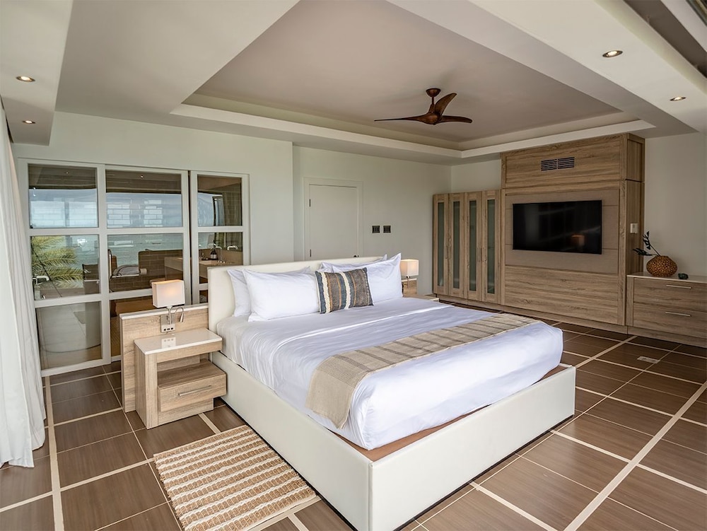 Deluxe Room, Multiple Beds, Ocean View