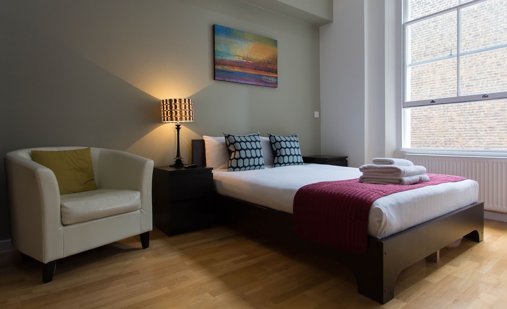 Deluxe Studio Apartment photo 2