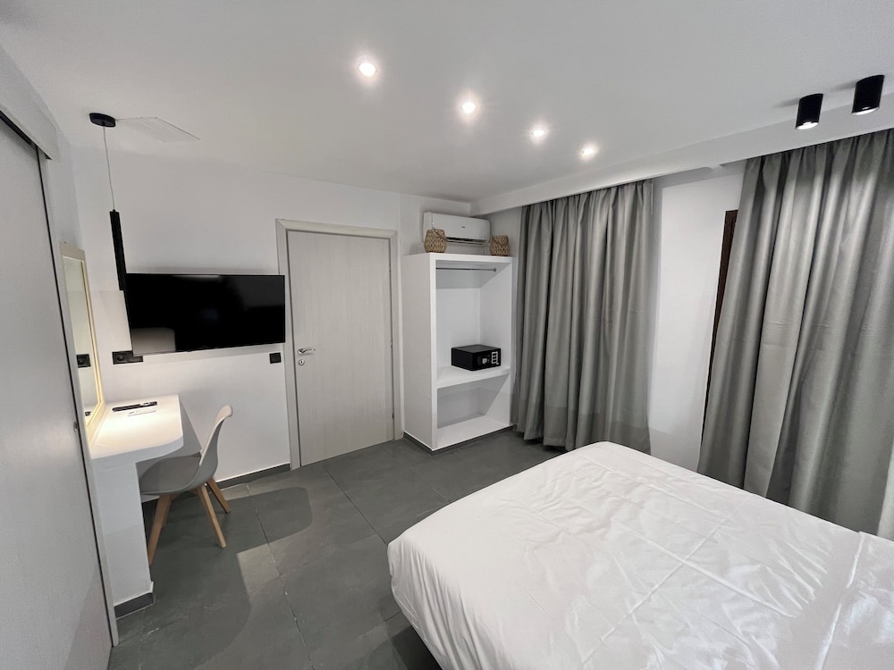 Executive Quadruple Room, Courtyard View photo 2