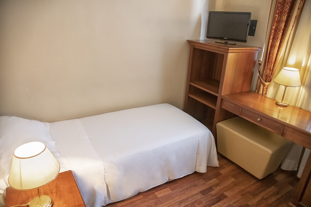 Novecento Single Room (with single bed)