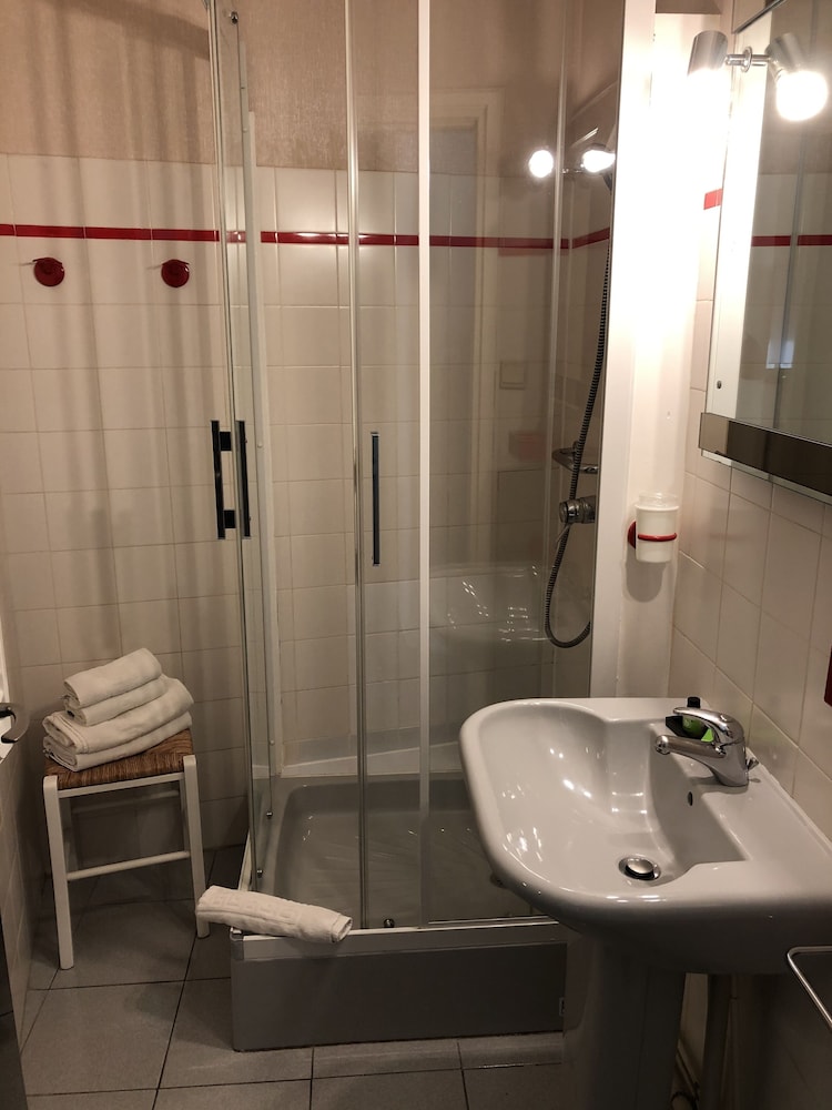 Superior Twin Room, Private Bathroom photo 3