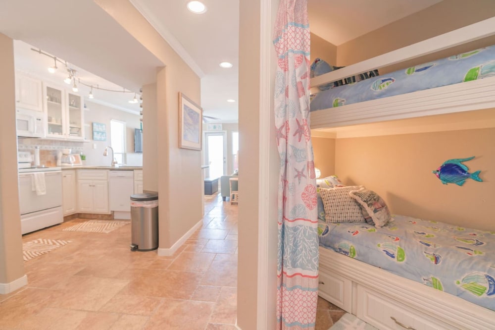 Steps to Pool and Beach Amazing Views From Two Balconies, Billede 4