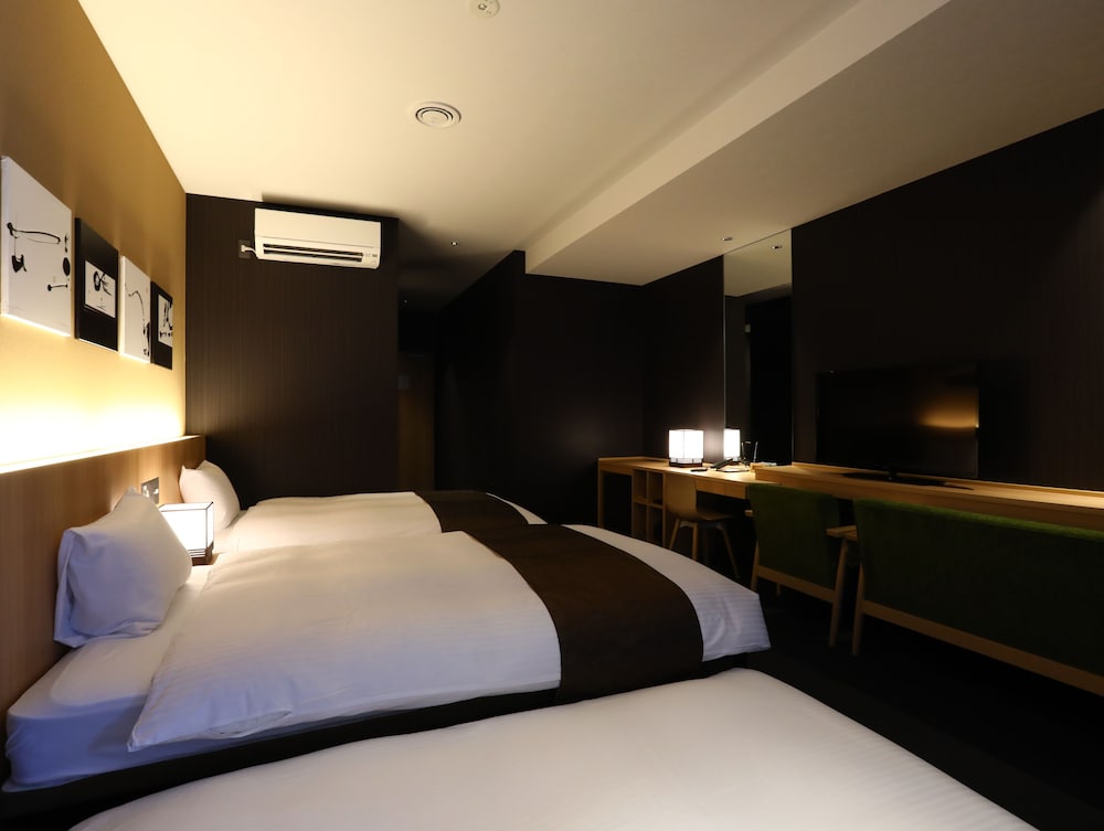 Triple  Room for 5 guests photo 2