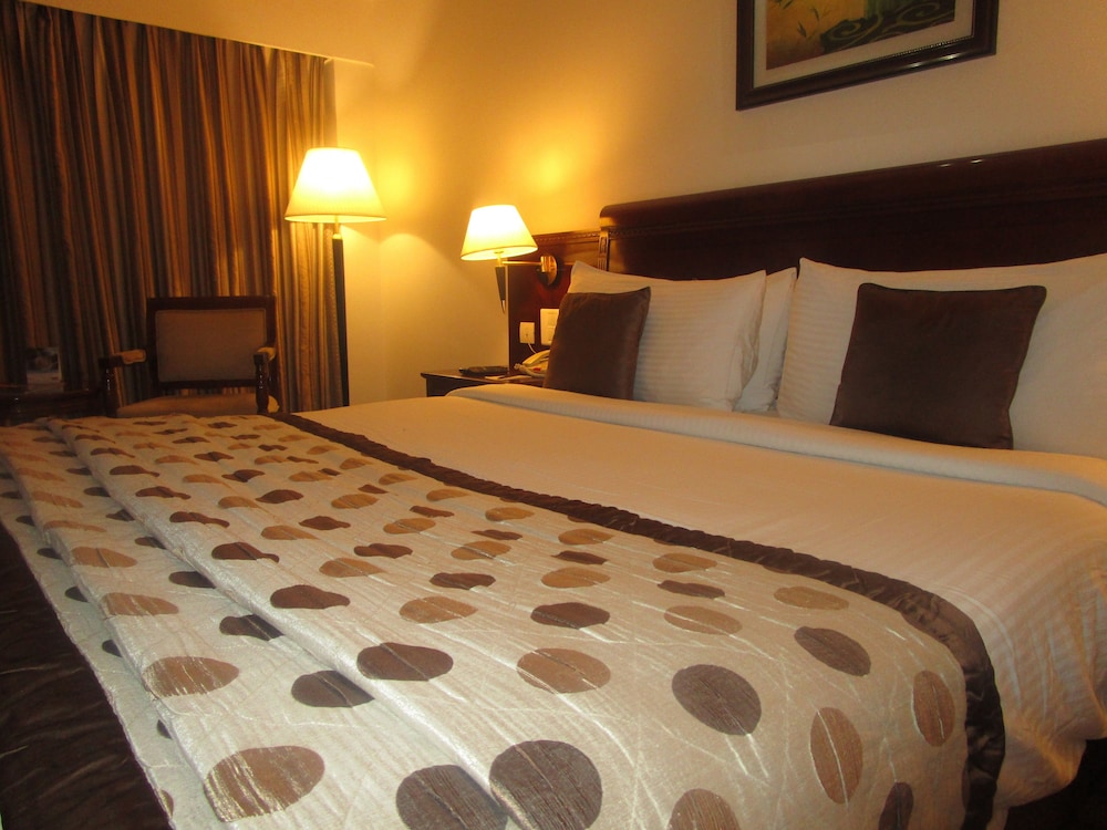 Deluxe Room, 1 King Bed (Deluxe King Room) - Photo 3