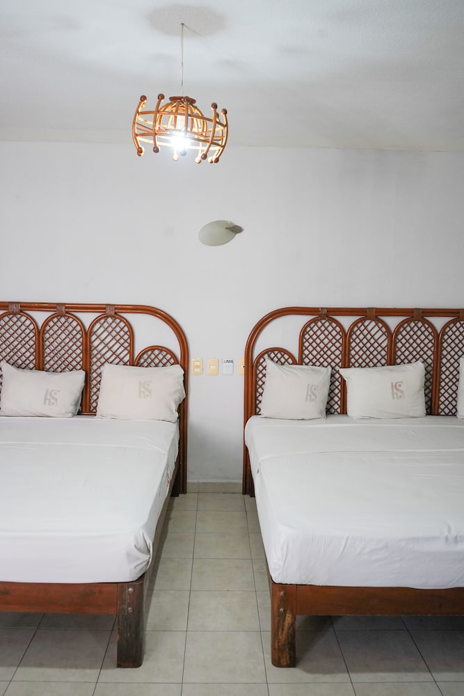 Standard Triple Room, Multiple Beds photo 3