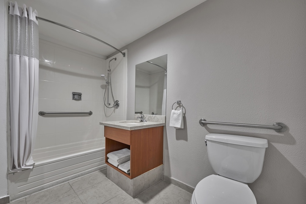 Suite, 2 Queen Beds - Photo 11