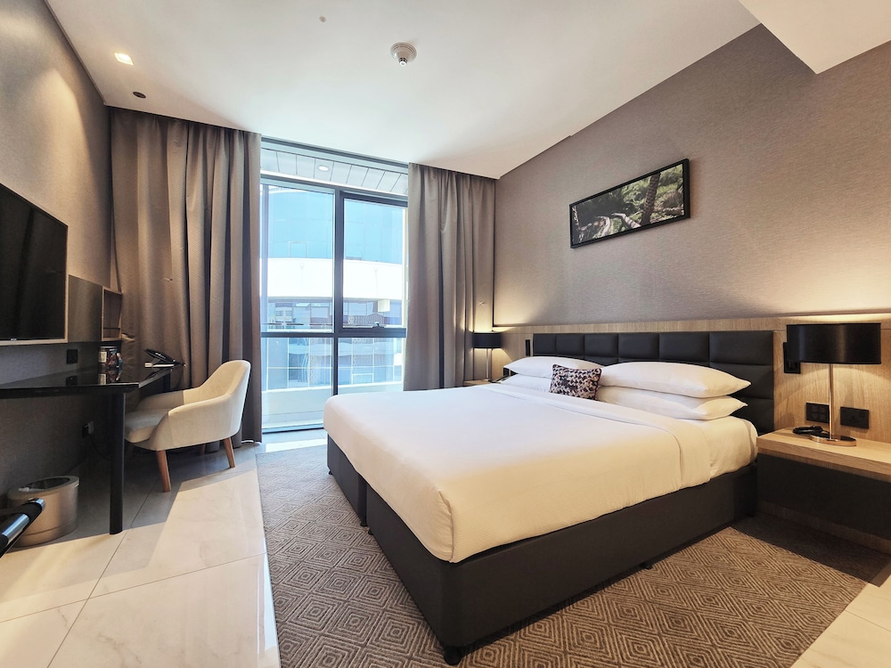 Executive Suite with Kitchen