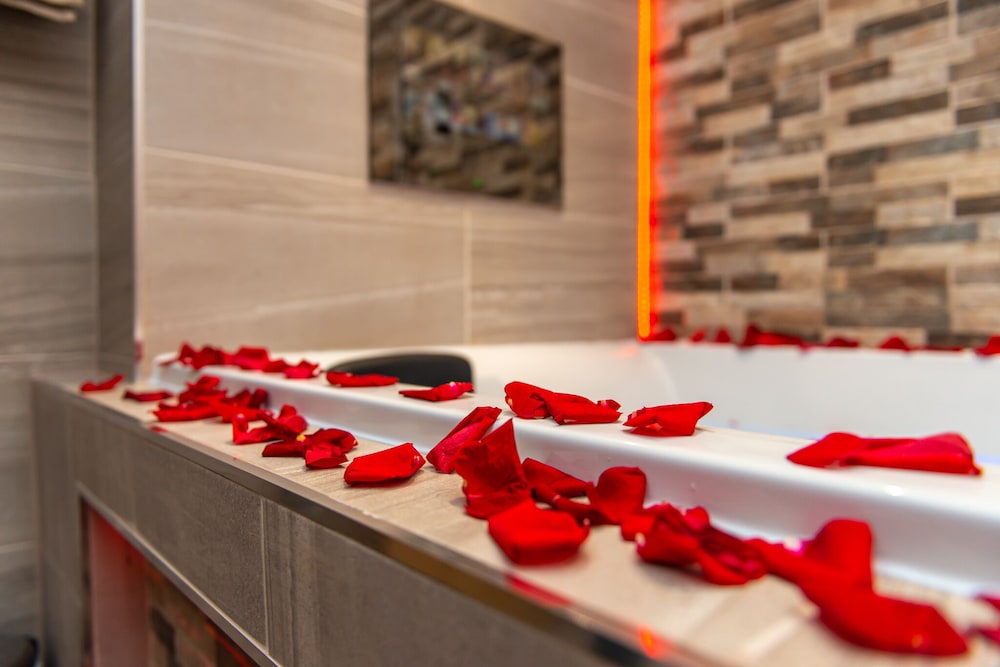 Executive Apartment, Accessible, Private Bathroom (Jacuzzi - Apartment 1) - Photo 36